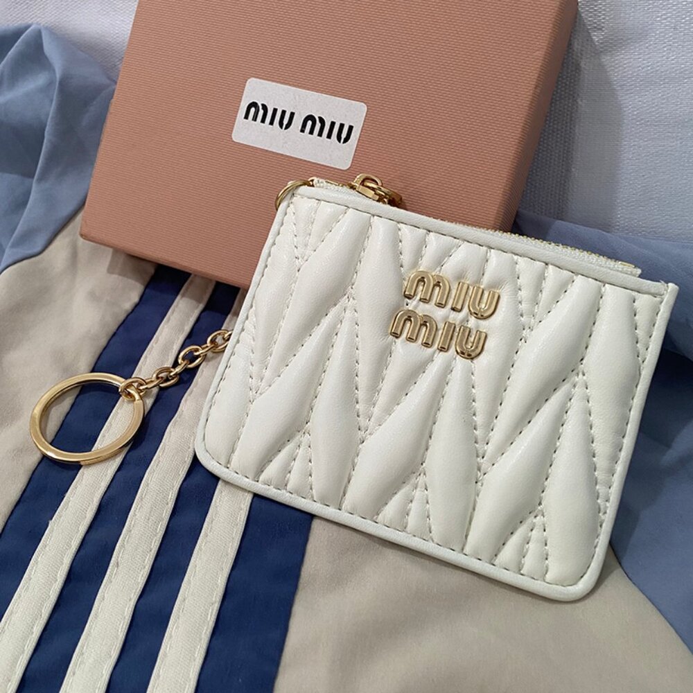 Miu Miu White Card Holder With Key Ring - image 6